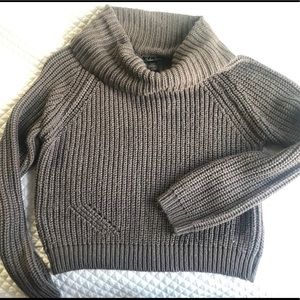 Free w/ purchase: Semi cropped sweater